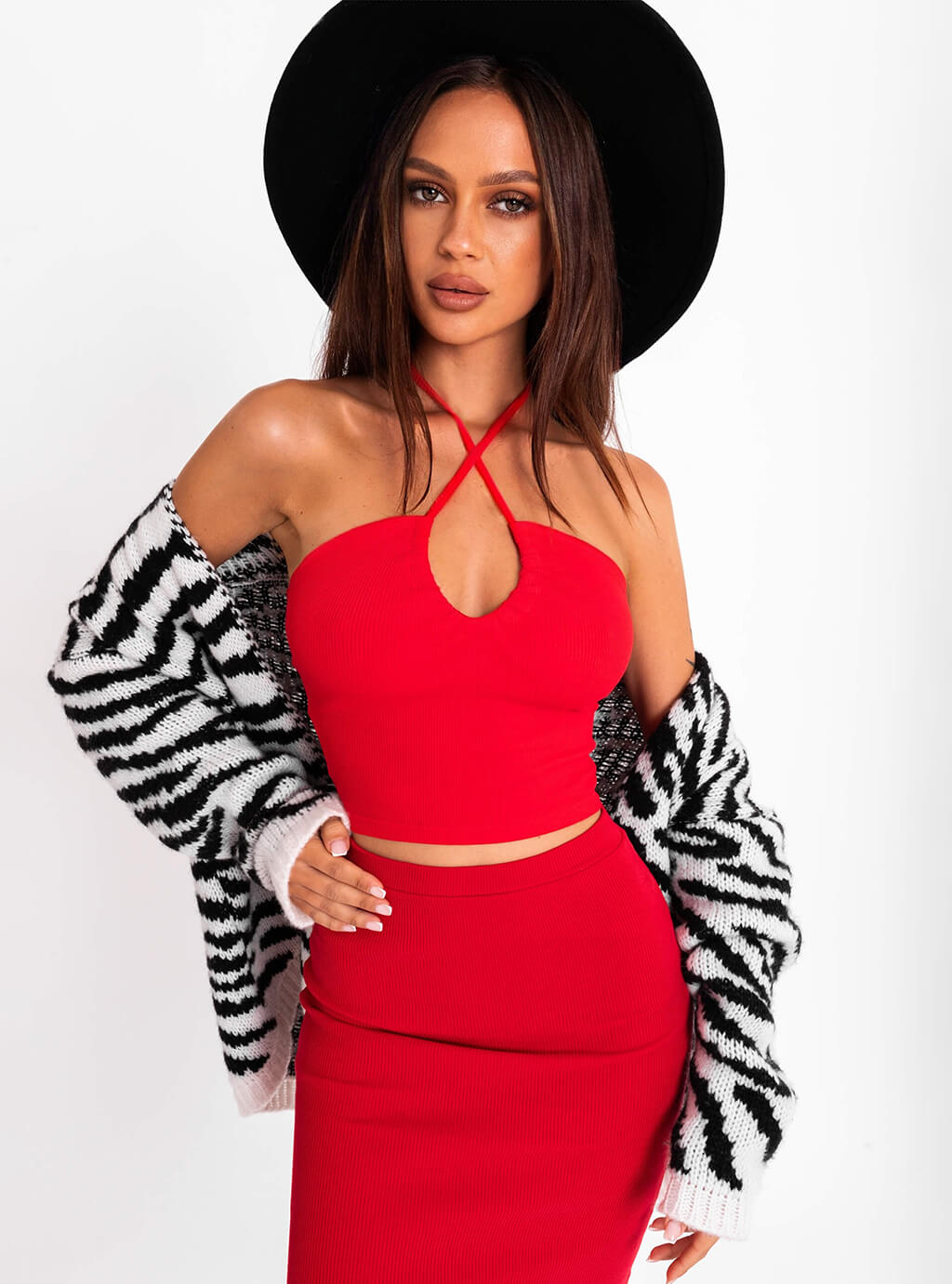 Shiva- krótka bluzka z prążkowanej dzianiny z ozdobnym wiązaniem na szyję- czerwona 6