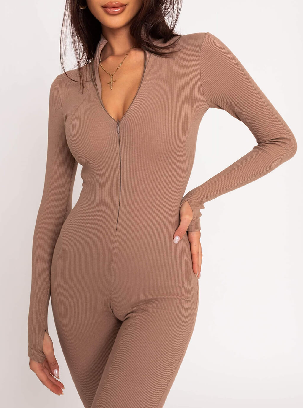  Amira- dopasowany kombinezon z dzianiny w prążek- mocca  3