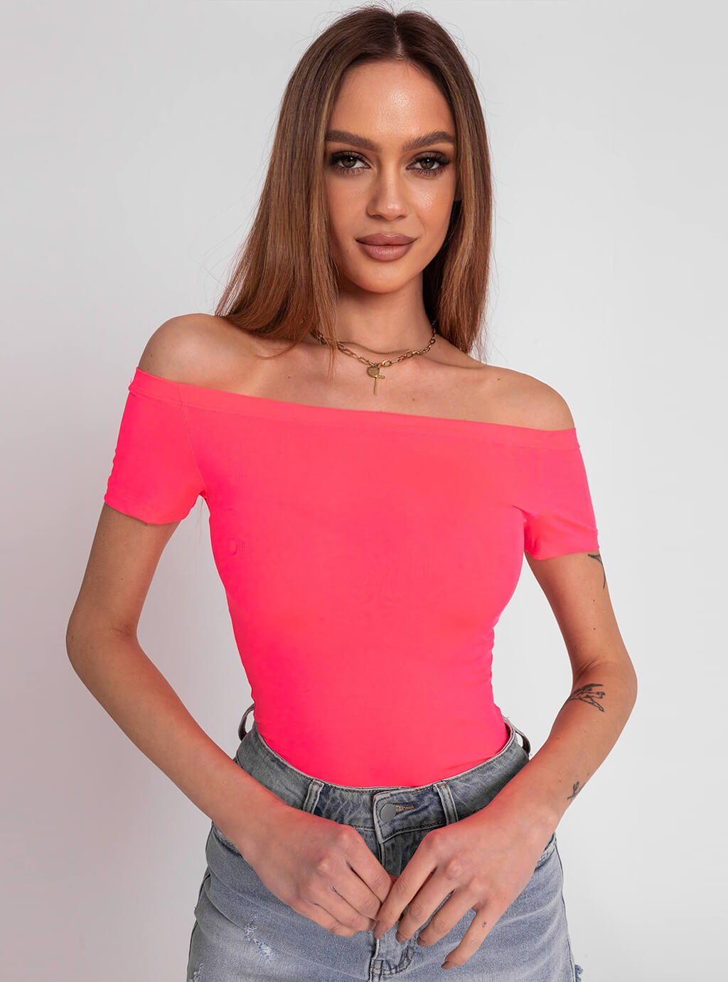 Leena- dopasowana bluzka z lycry z dekoltem typu hiszpanka- neon pink
