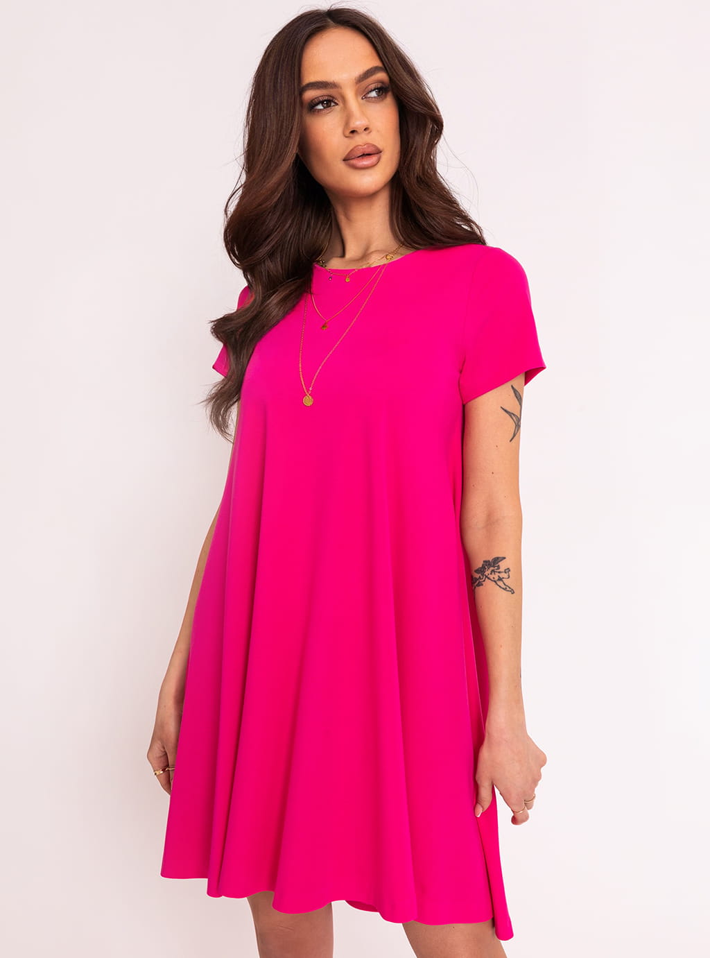 Crystal- dzianinowa sukienka o luźnym kroju z krótkim rękawem- róż