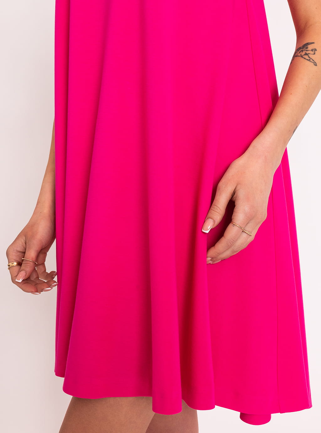 Crystal- dzianinowa sukienka o luźnym kroju z krótkim rękawem- róż 8