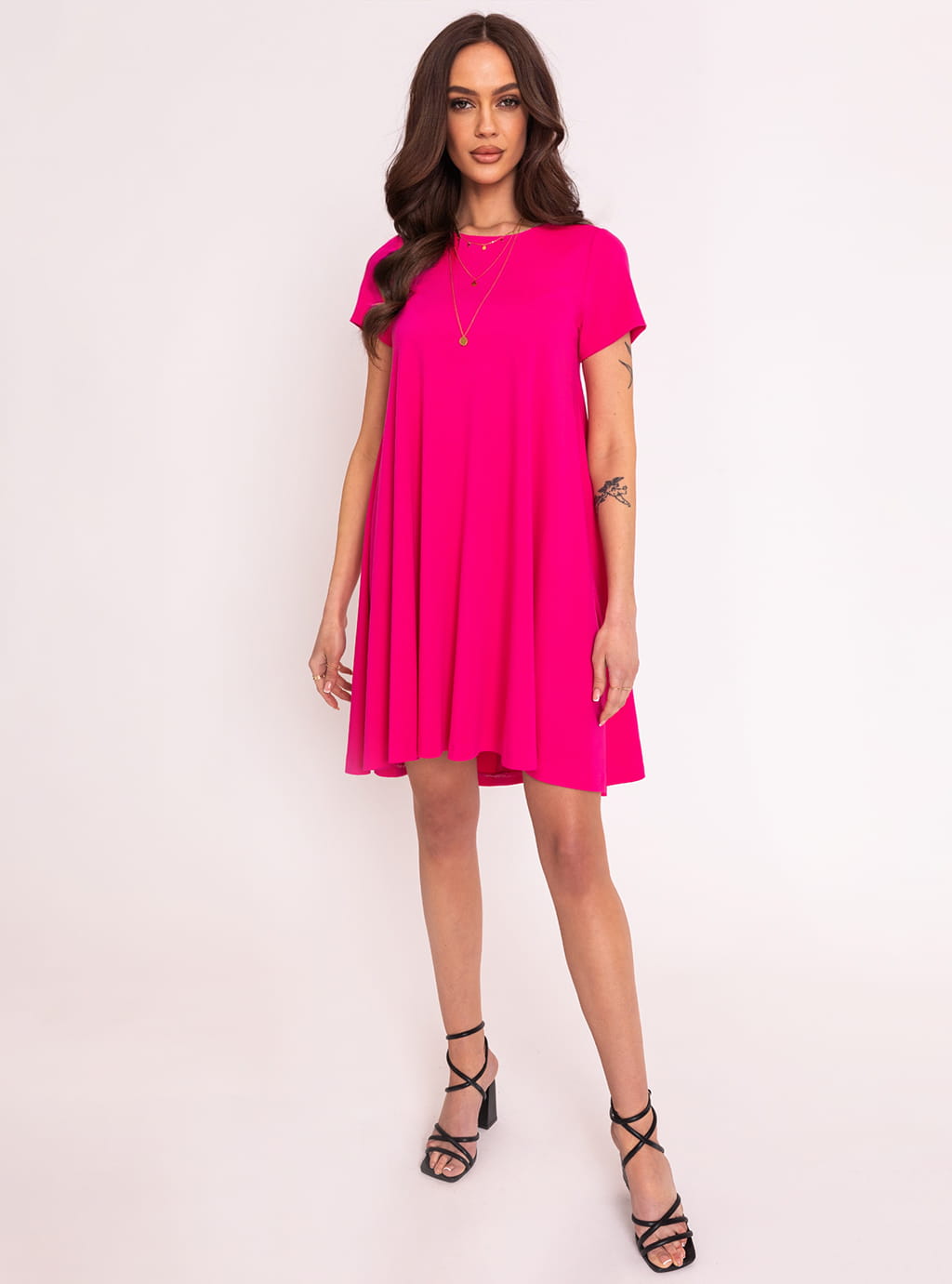 Crystal- dzianinowa sukienka o luźnym kroju z krótkim rękawem- róż 10