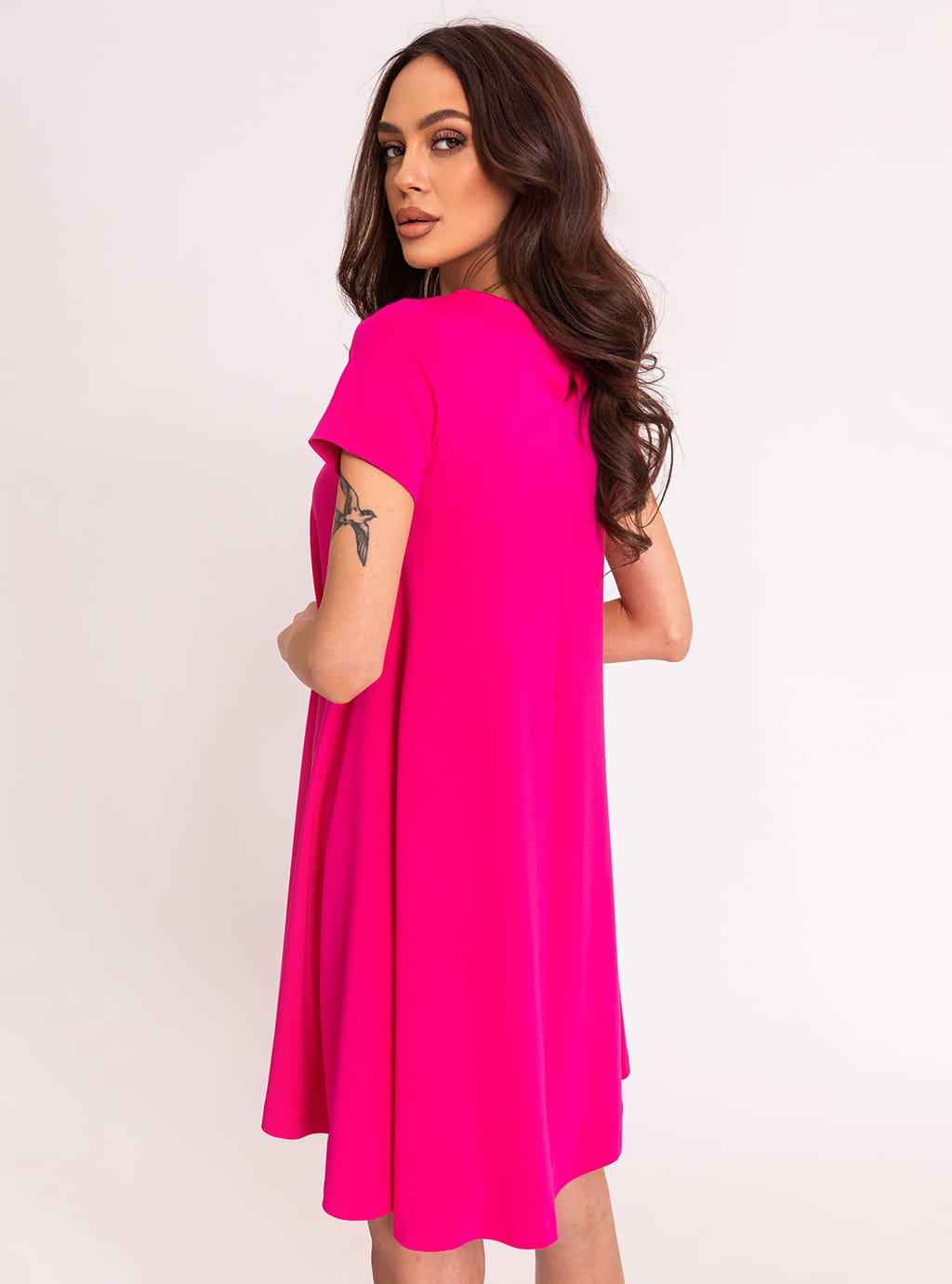 Crystal- dzianinowa sukienka o luźnym kroju z krótkim rękawem- róż 11