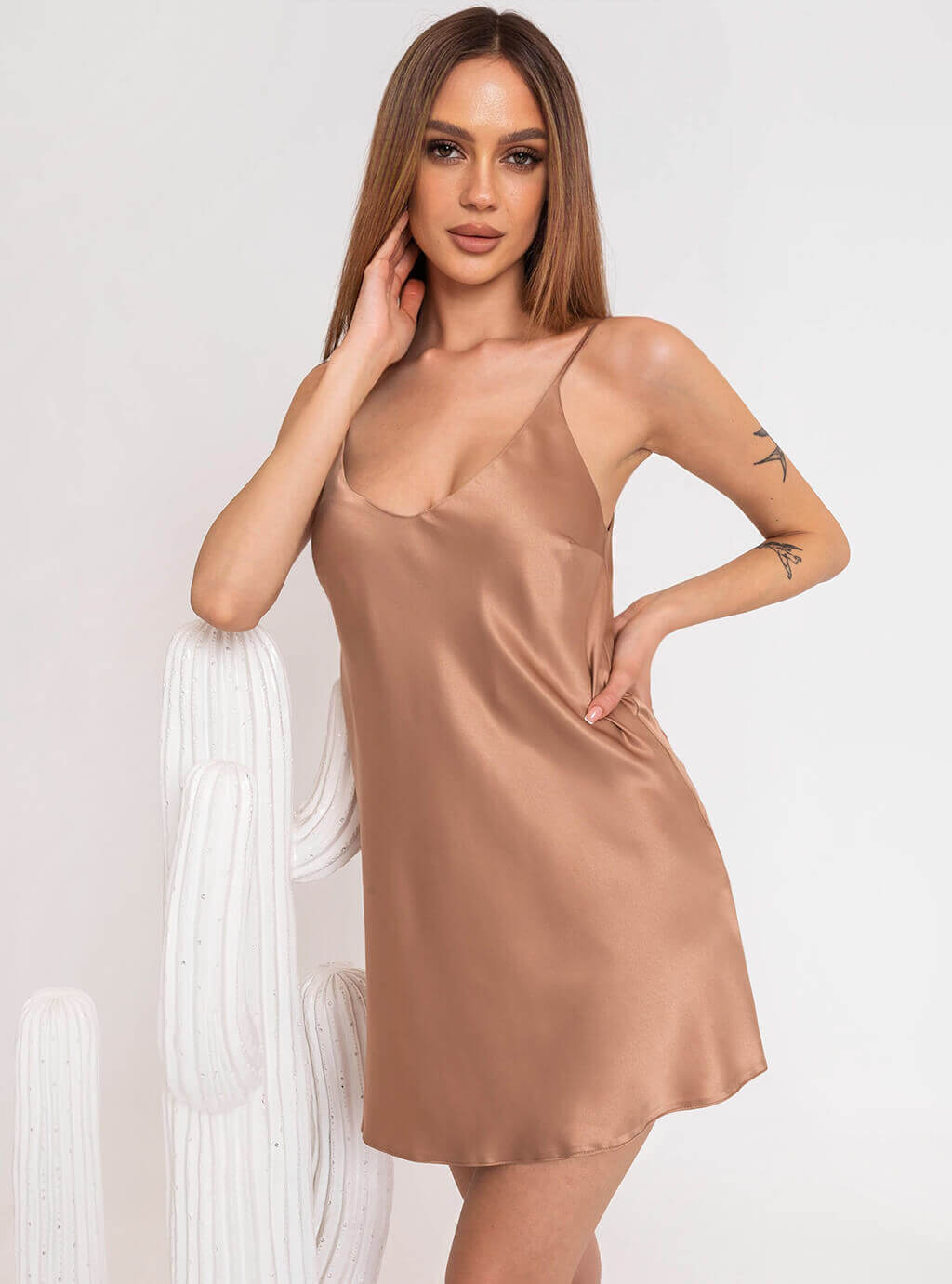 Stelia- satynowa koszula nocna na cienkich ramiączkach- mocca