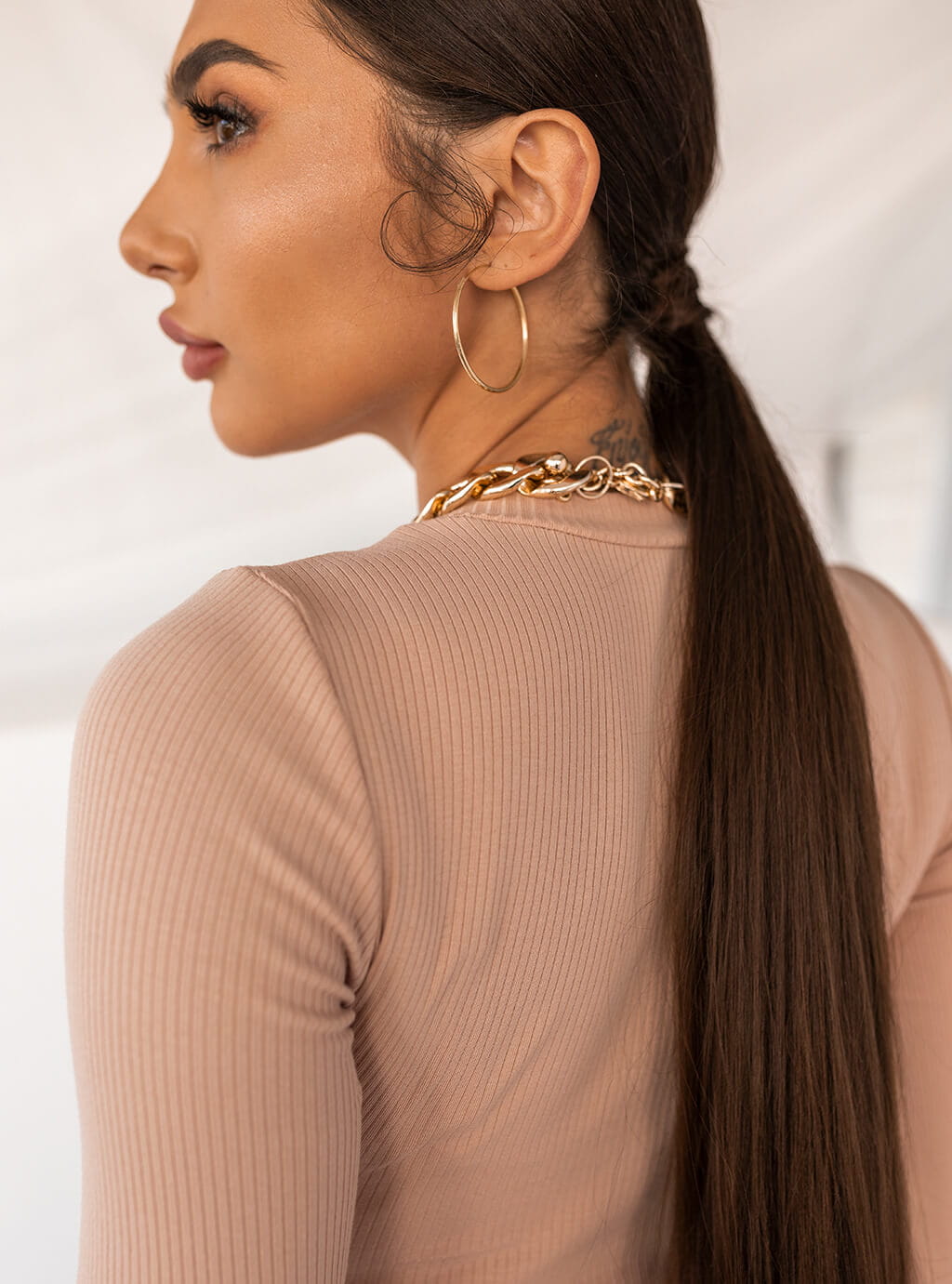 Basic - dopasowana sukienka z prążkowanej dzianiny z długim rękawem przed kolano  - beżowa 21