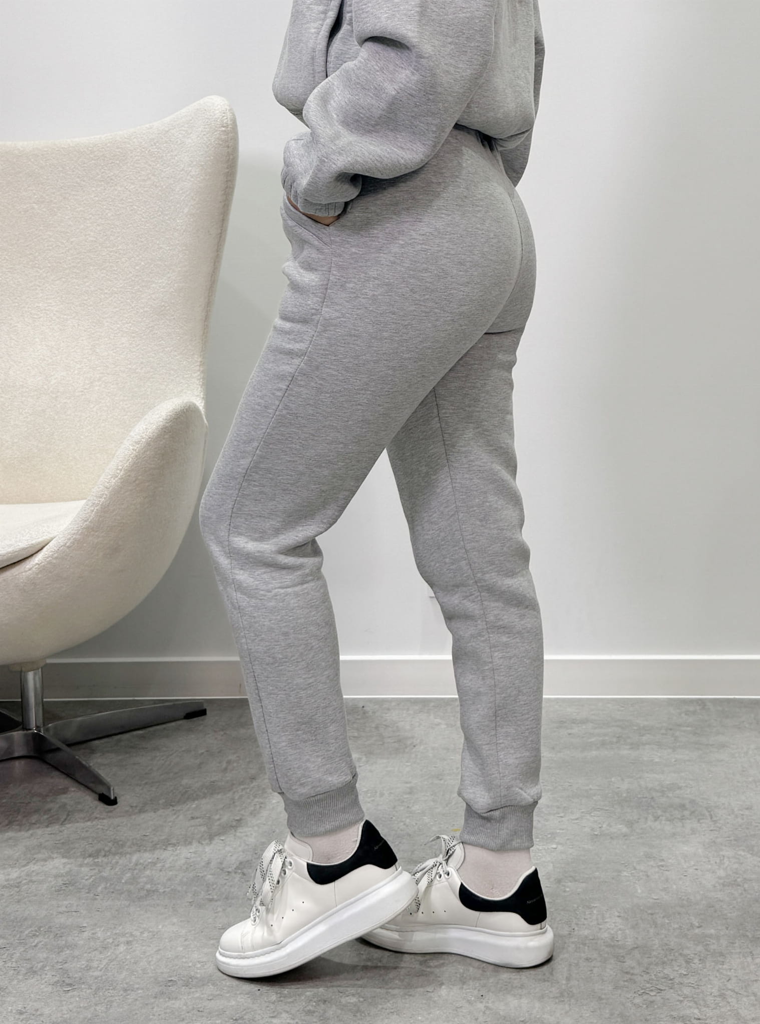 Spodnie dresowe Lea 2 ze ściągaczem i wyższym stanem kolor szary  8