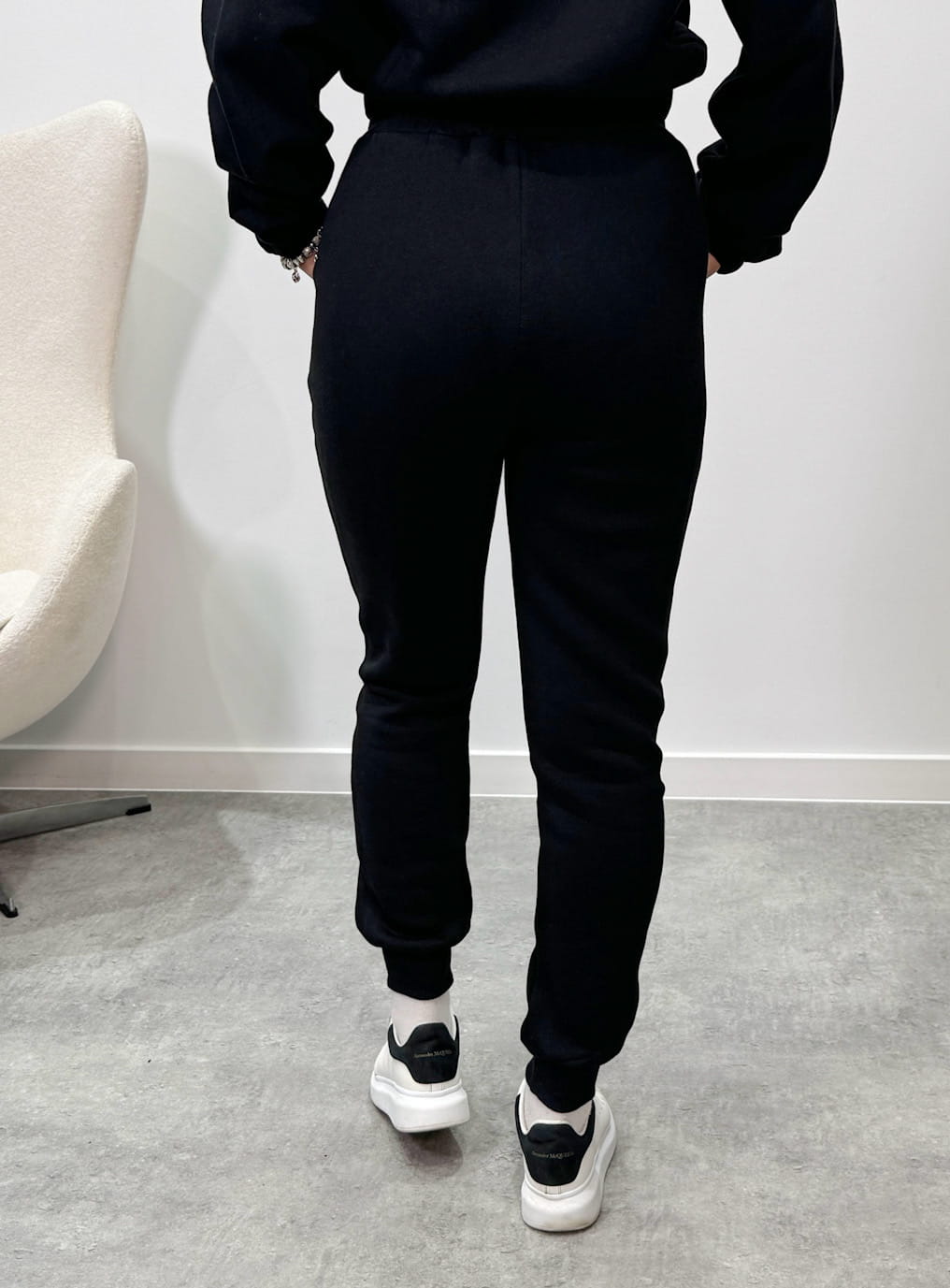 Spodnie dresowe Lea 2 ze ściągaczem i wyższym stanem kolor czarny 6