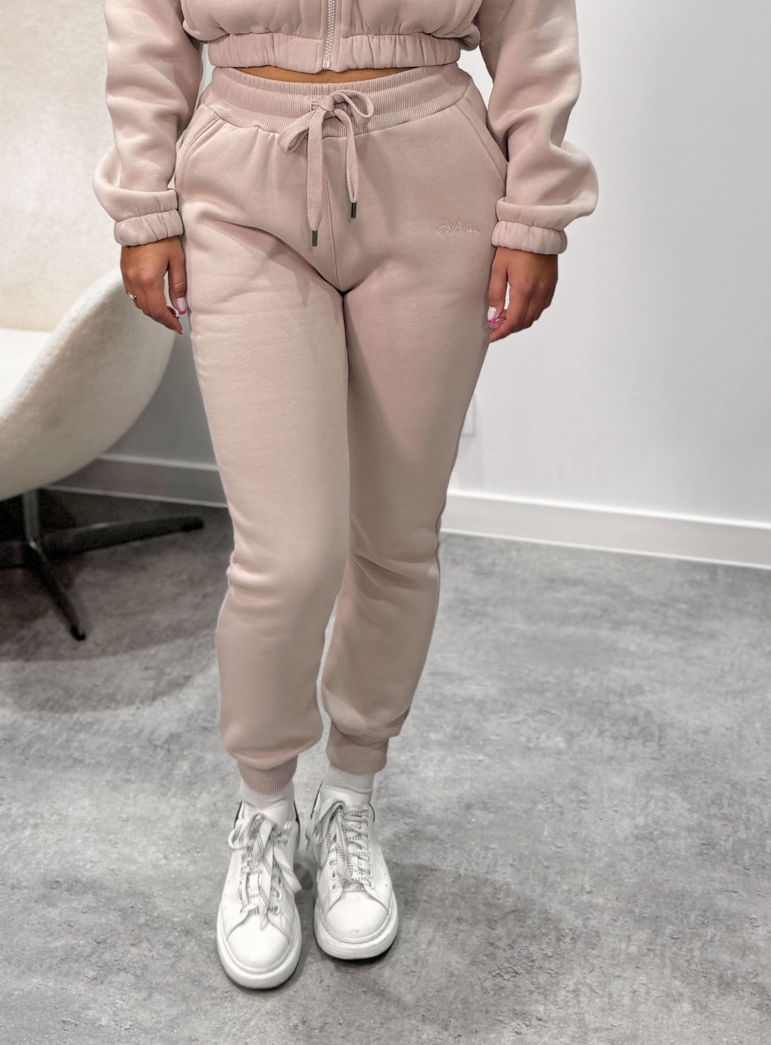 Spodnie dresowe Lea 2 ze ściągaczem i wyższym stanem kolor beżowy 8