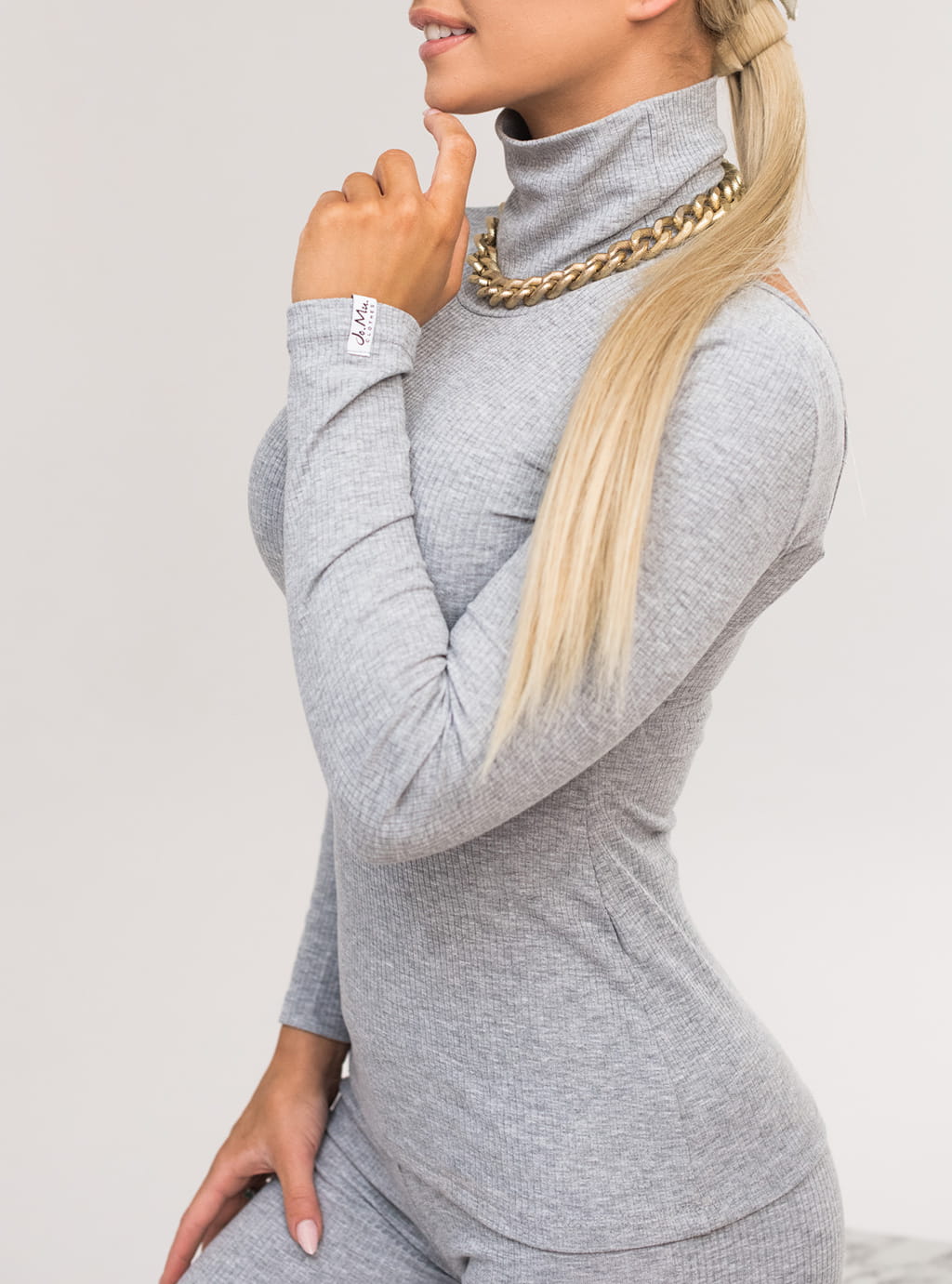 Nasa - dopasowana bluzka z prążkowej dzianiny z długim rękawem i odkrytymi plecami - Szara 3