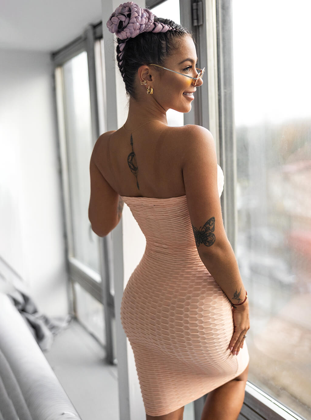 Irina - sukienka bez ramiączek typu bodycon - brzoskwiniowa 5