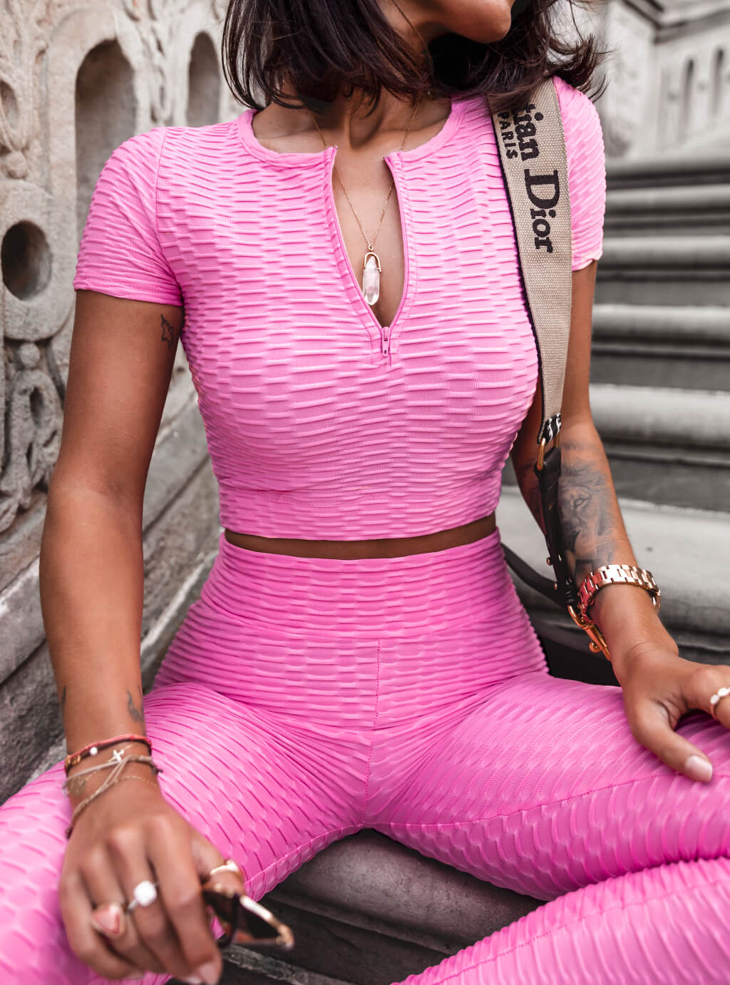 Lotte- top z krótkim rękawem i dekoltem zapinanym na zamek- róż 15