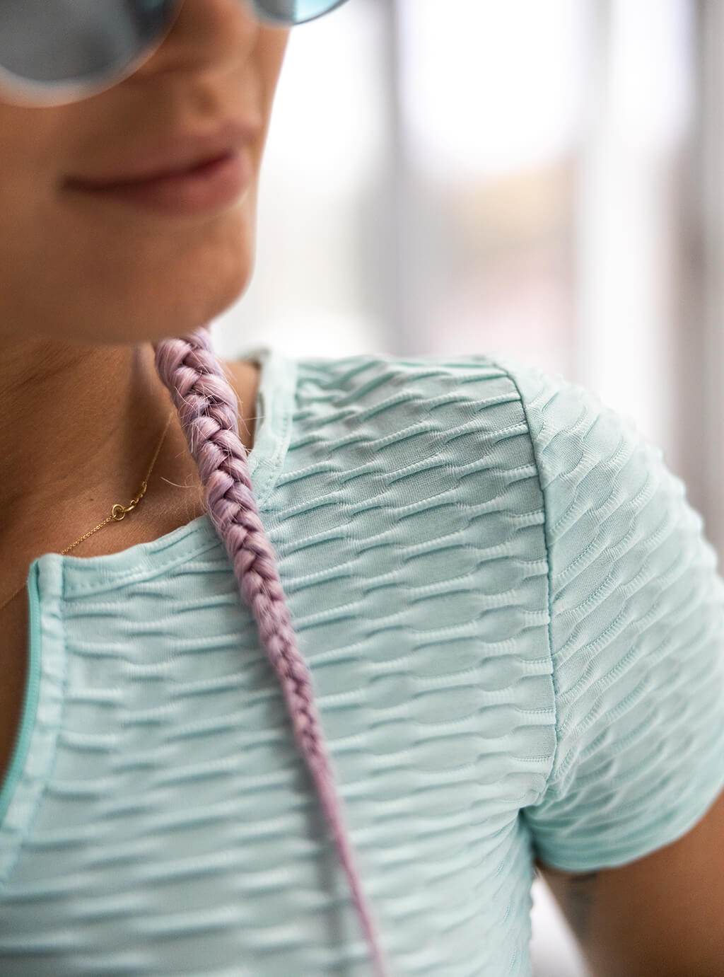 Lotte- top z krótkim rękawem i dekoltem zapinanym na zamek- sky blue 19