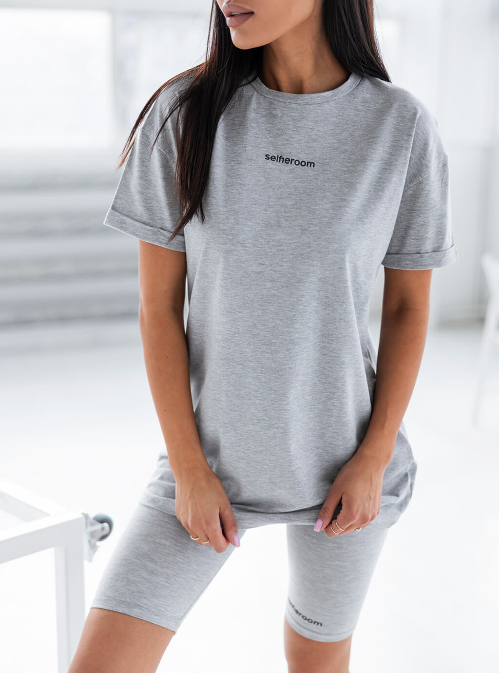 Laude- oversize'owy t-shirt z nadrukiem- szary