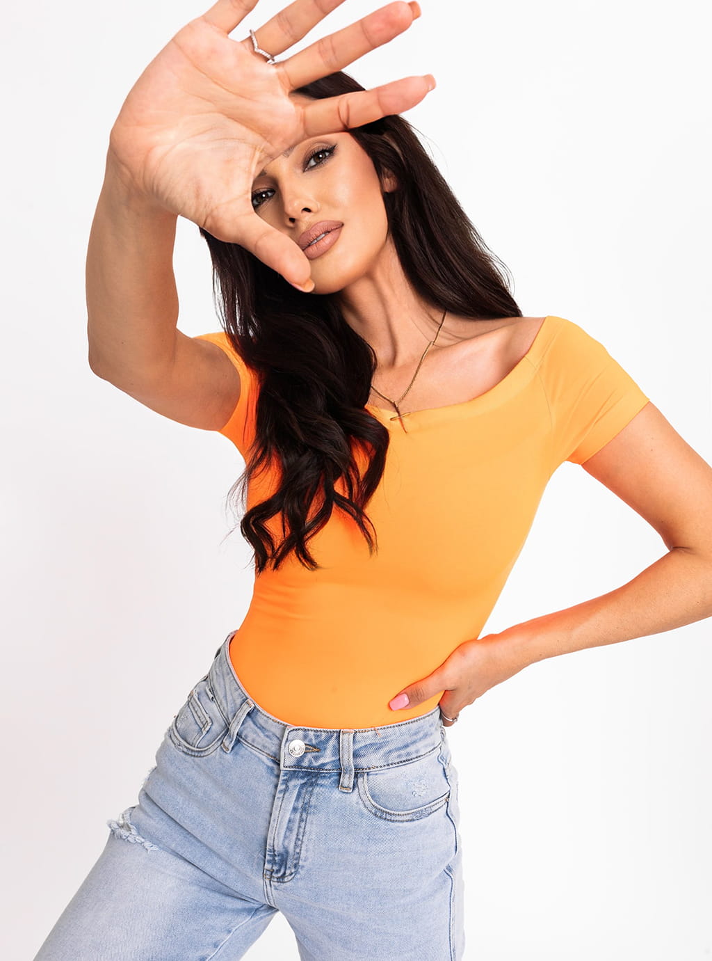 Leena- dopasowana bluzka z lycry z dekoltem typu hiszpanka- neon orange 17