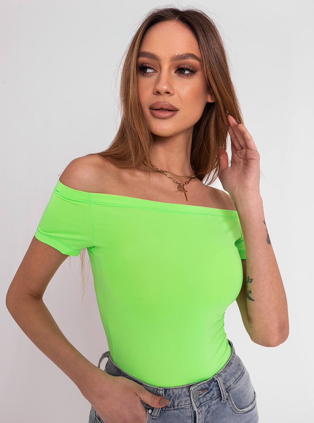 Leena- dopasowana bluzka z lycry z dekoltem typu hiszpanka- neon green