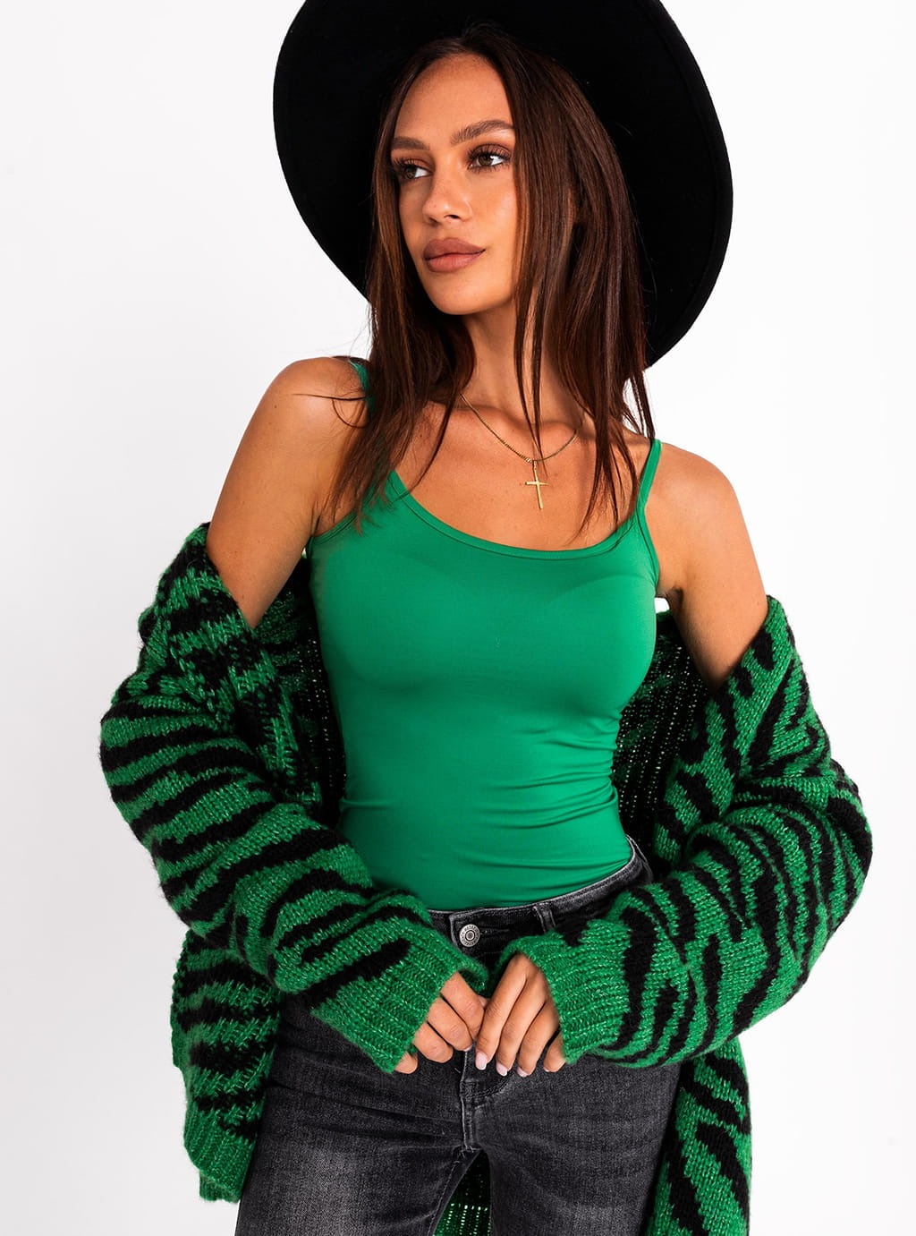 Medea- bluzka z lycry na ramiączkach z okrągłym dekoltem- zielona 3