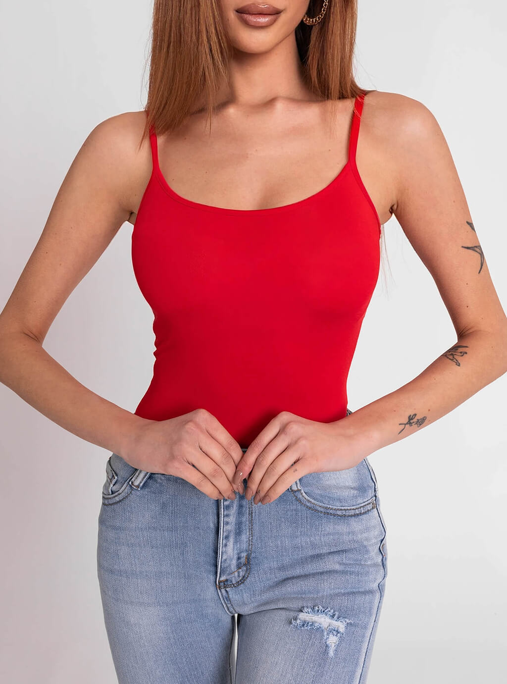 Medea- bluzka z lycry na ramiączkach z okrągłym dekoltem- czerwona 3