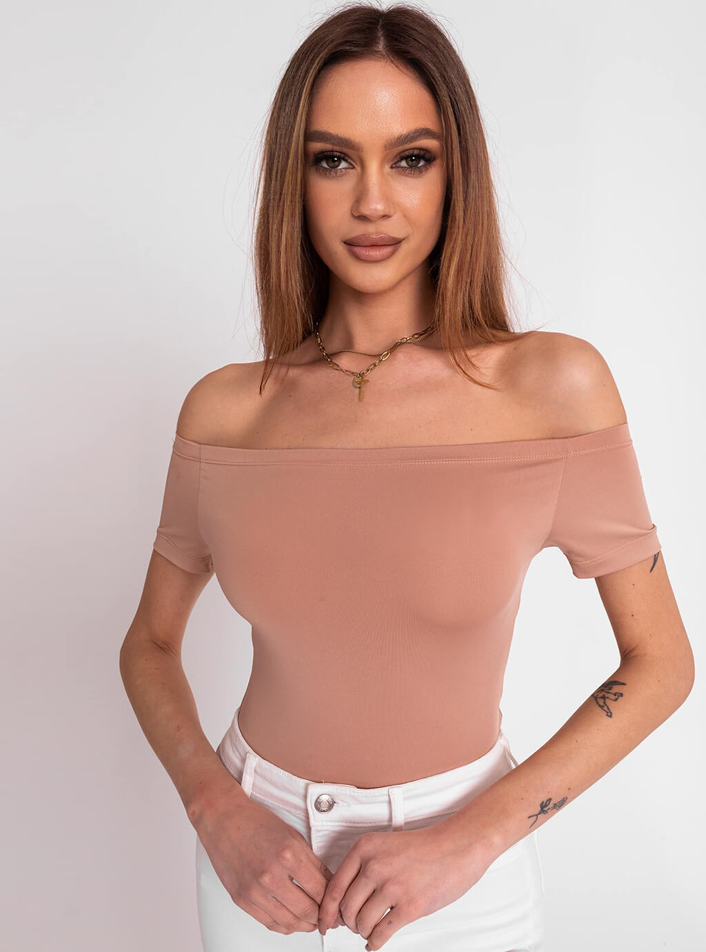 Leena- dopasowana bluzka z lycry z dekoltem typu hiszpanka- beż 2