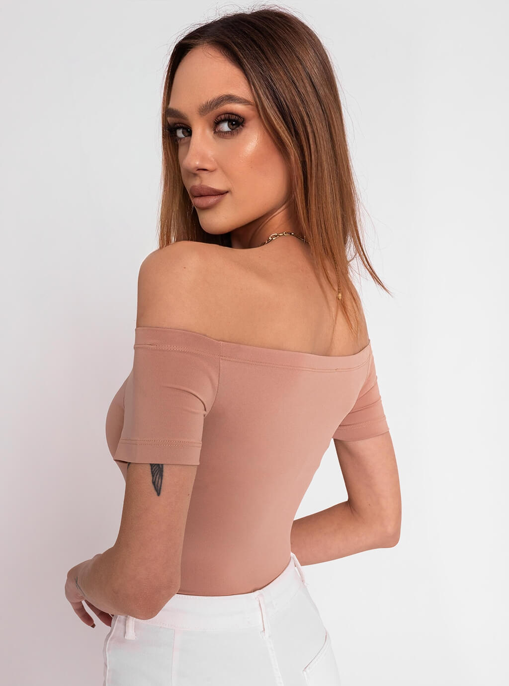 Leena- dopasowana bluzka z lycry z dekoltem typu hiszpanka- beż 7