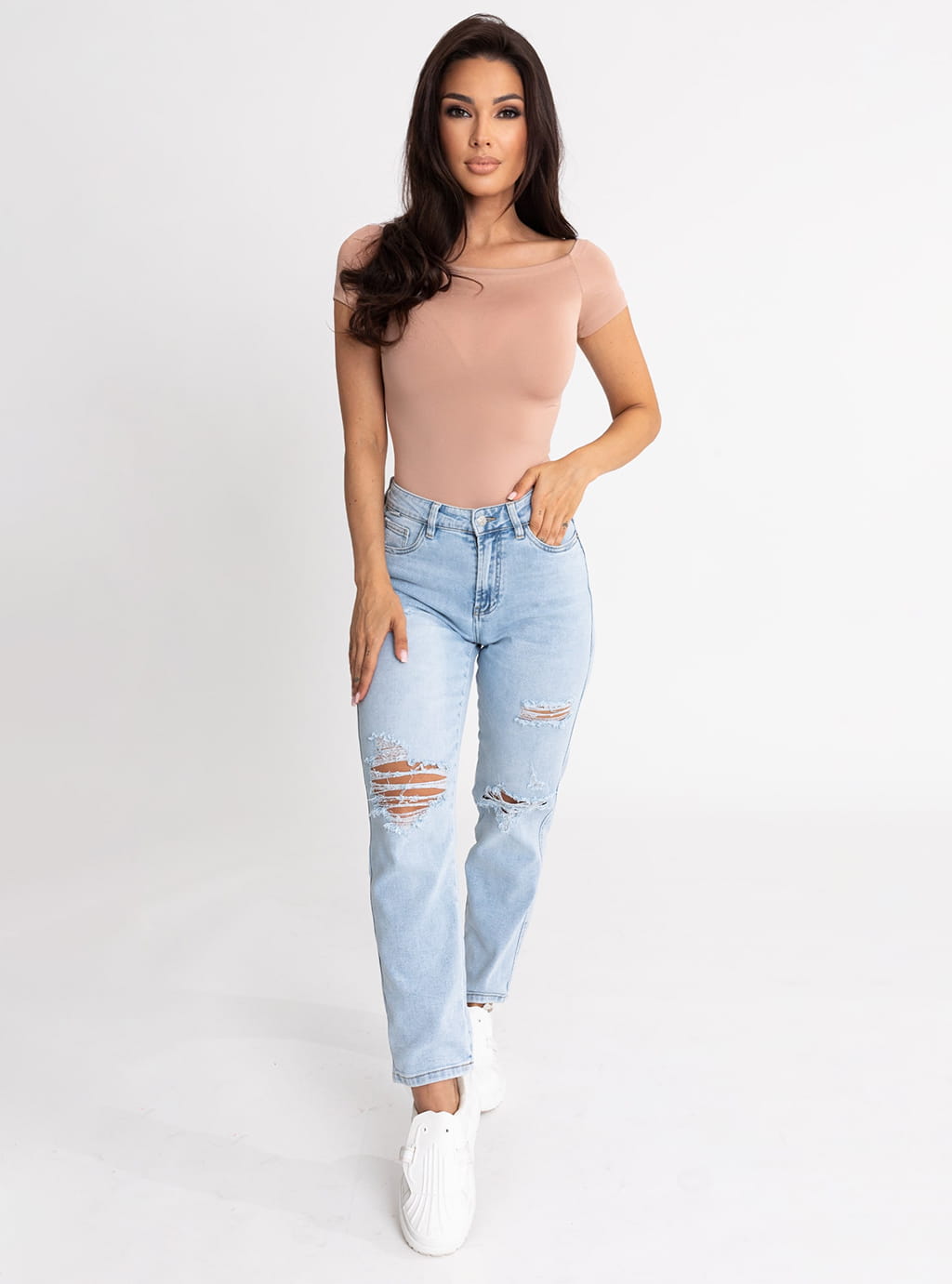 Leena- dopasowana bluzka z lycry z dekoltem typu hiszpanka- beż 17