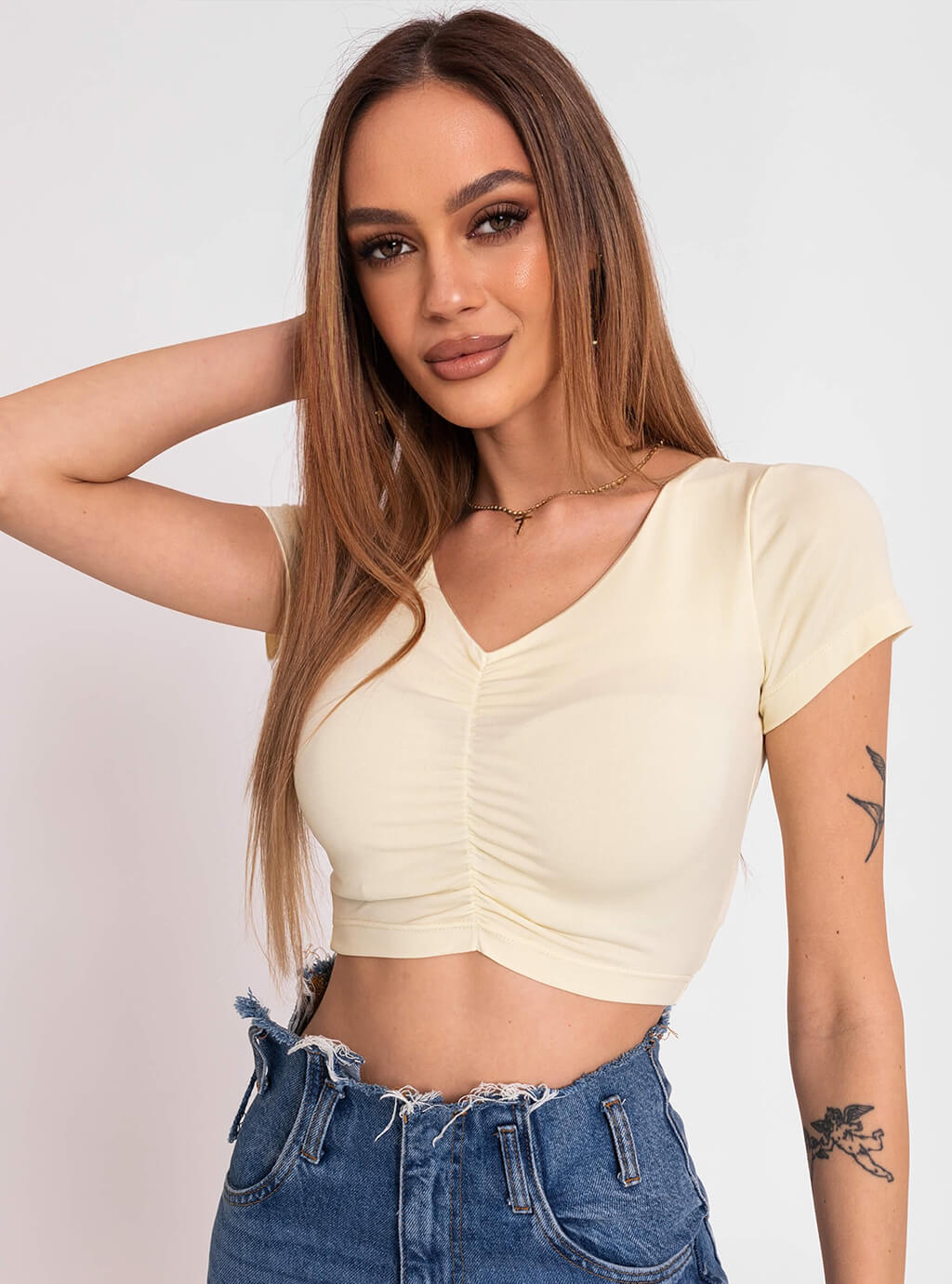 Lirika- top z krótkim rękawem, dekoltem w literę V i marszczeniem na biuście- żółty