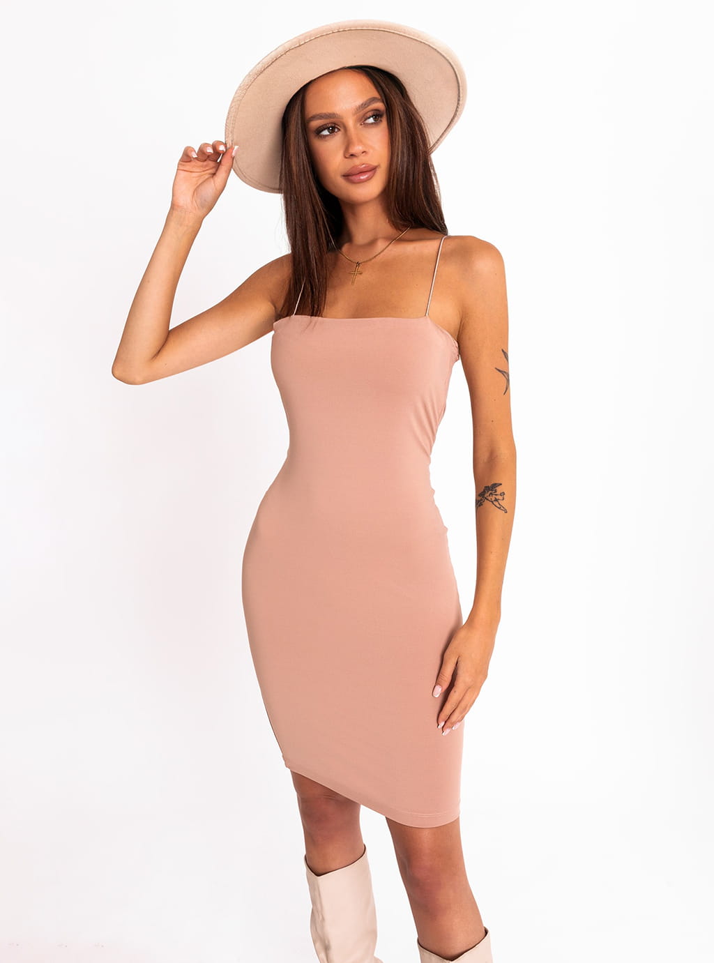 Andra- dopasowana sukienka z lycry na cienkich ramiączkach-beż 10