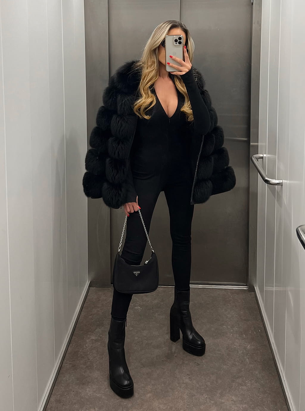 Amira- dopasowany kombinezon z dzianiny w prążek- czarny 10