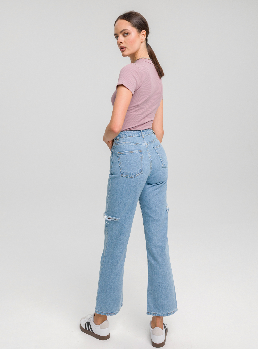 Dopasowana bluzka PEEL SHORT  z prążkowej dzianiny z krótkim rękawe  lawendowa 3