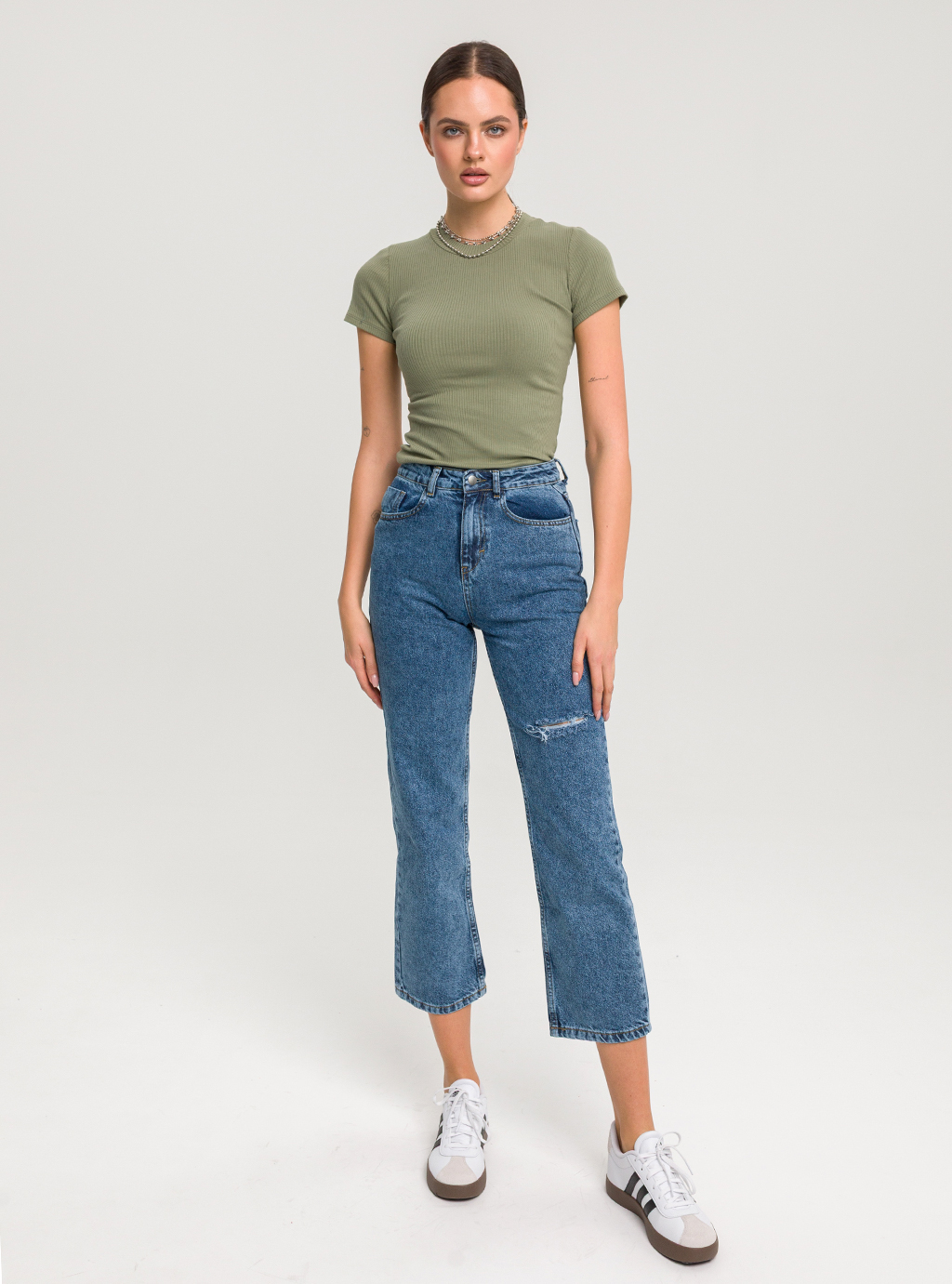 Dopasowana bluzka PEEL SHORT  z prążkowej dzianiny z krótkim rękawem khaki 2