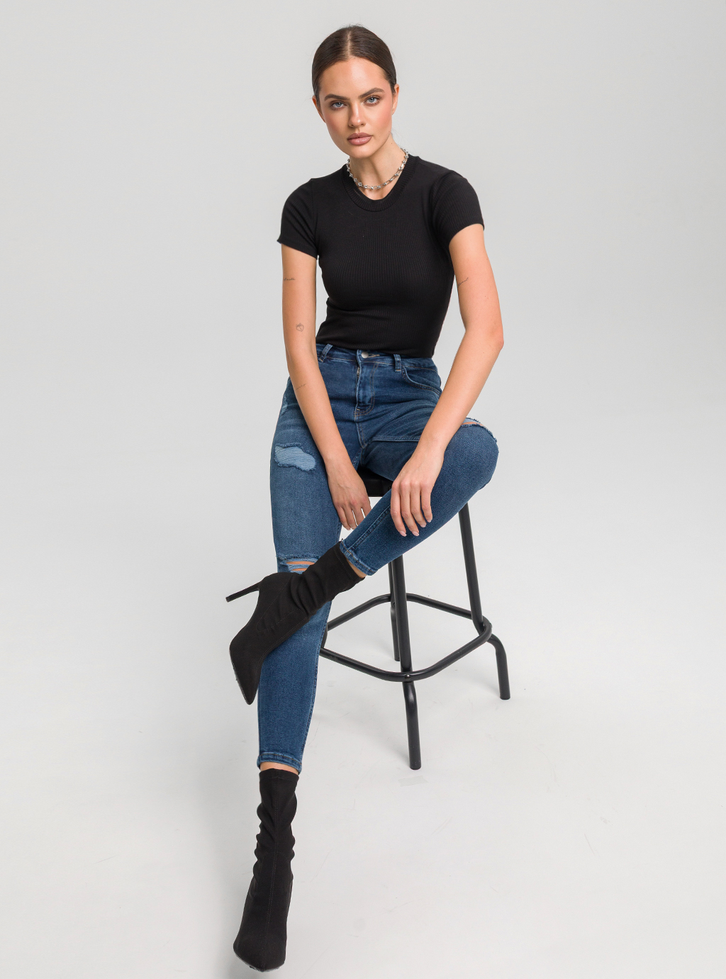 Dopasowana bluzka PEEL SHORT  z prążkowej dzianiny z krótkim rękawem czarna 2