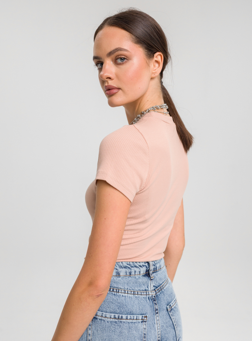 Dopasowana bluzka PEEL SHORT  z prążkowej dzianiny z krótkim rękawem beżowa 3