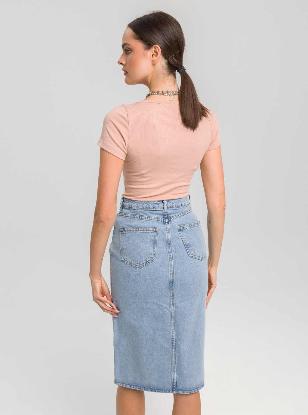 Dopasowana bluzka MOOD SHORT  z prążkowej dzianiny z krótkim rękawem beżowa 8