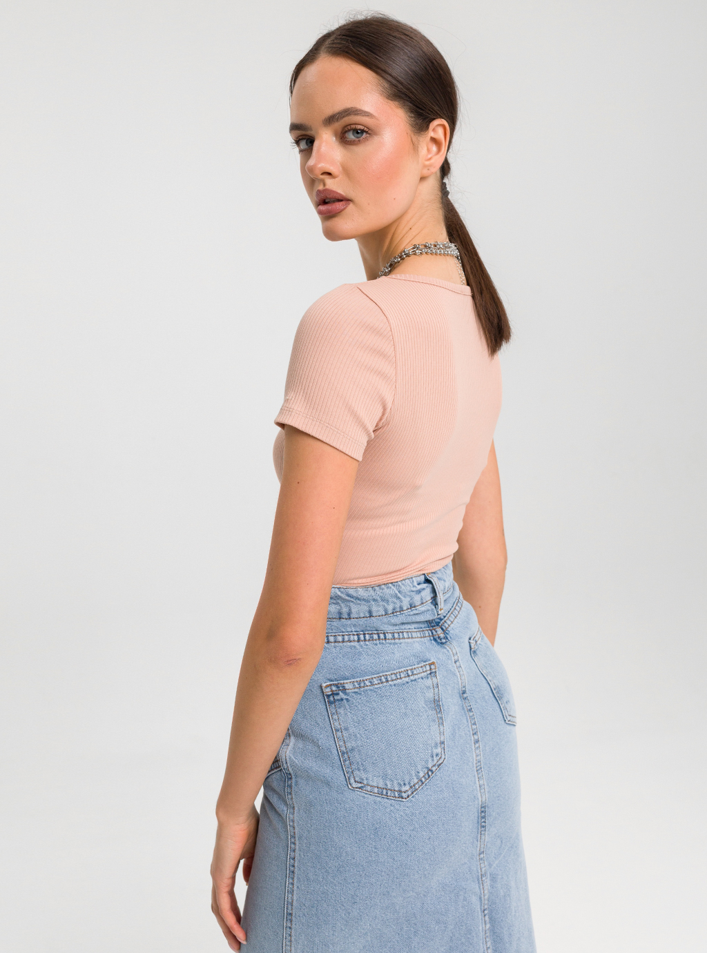 Dopasowana bluzka MOOD SHORT  z prążkowej dzianiny z krótkim rękawem beżowa 6
