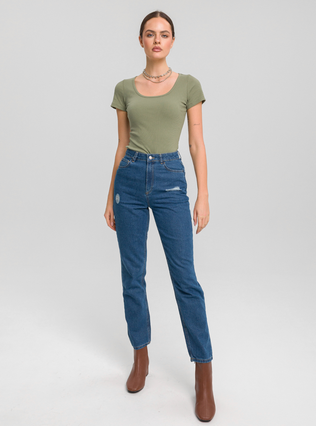 Dopasowana bluzka MOOD SHORT  z prążkowej dzianiny z krótkim rękawem khaki 3