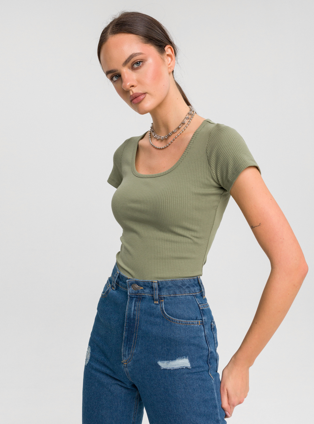 Dopasowana bluzka MOOD SHORT  z prążkowej dzianiny z krótkim rękawem khaki 2