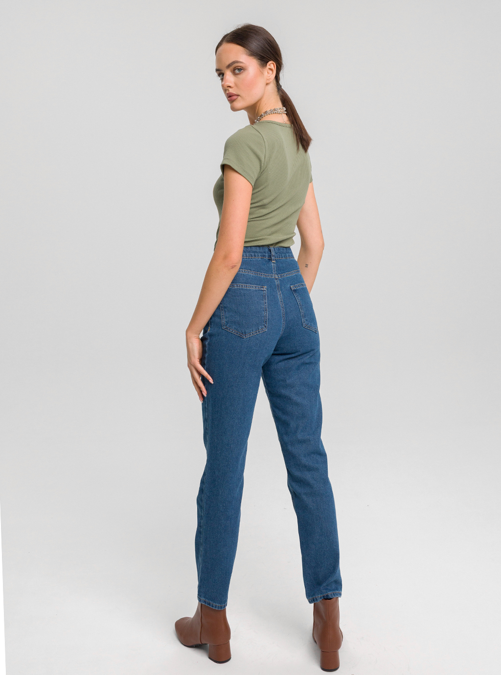 Dopasowana bluzka MOOD SHORT  z prążkowej dzianiny z krótkim rękawem khaki 6