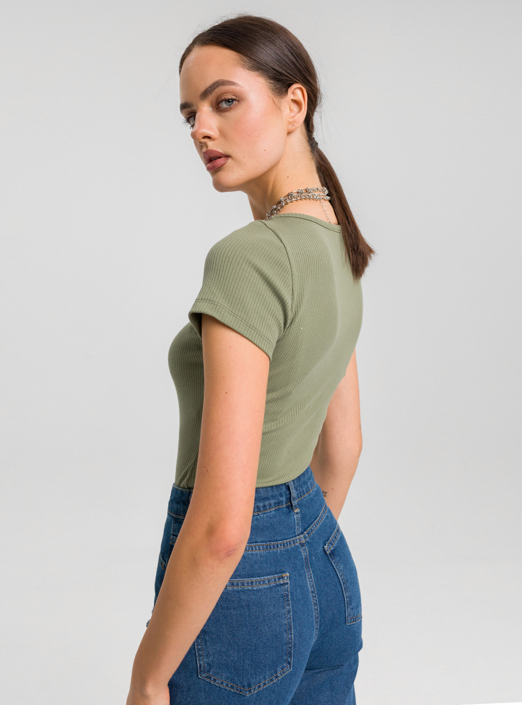 Dopasowana bluzka MOOD SHORT  z prążkowej dzianiny z krótkim rękawem khaki 5