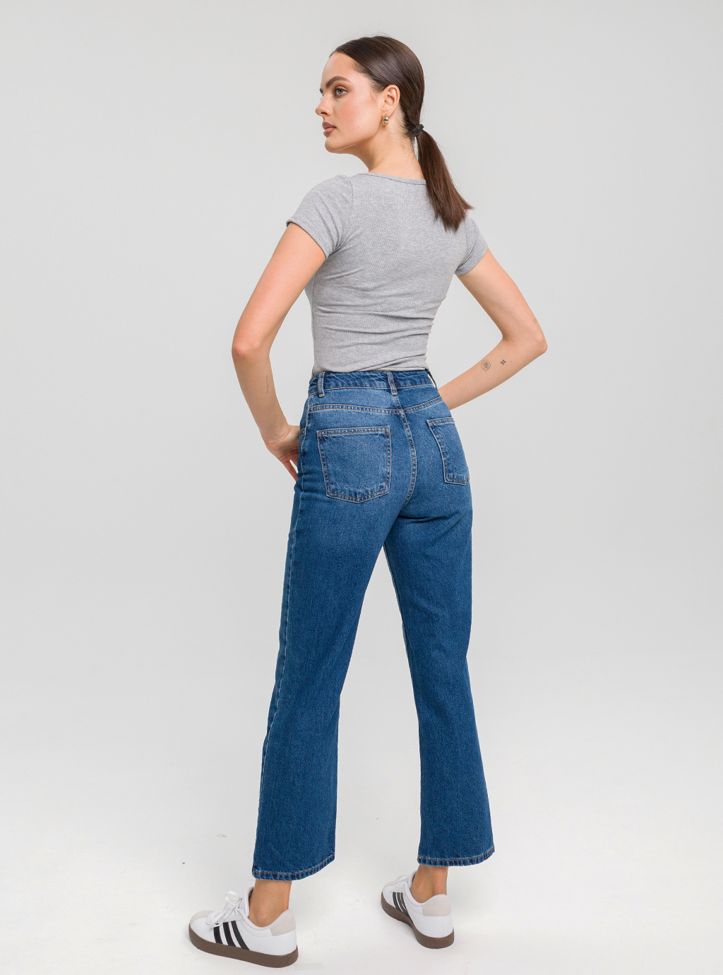 Dopasowana bluzka MOOD SHORT  z prążkowej dzianiny z krótkim rękawem szara 3