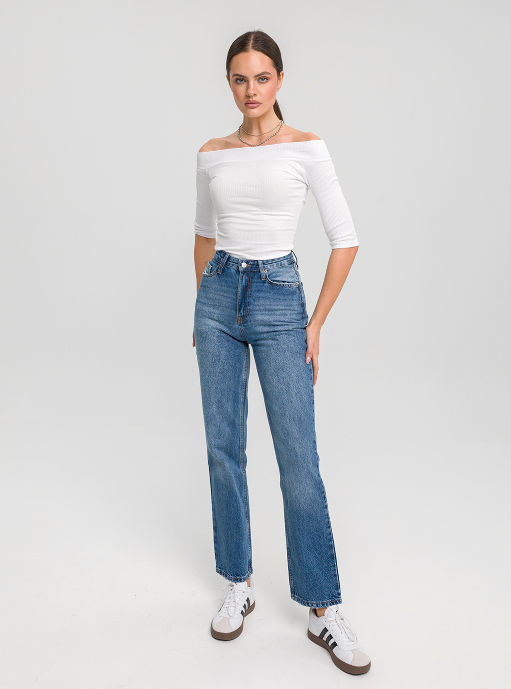 Dopasowana bluzka KOLA SHORT z odkrytymi ramionami biała 2