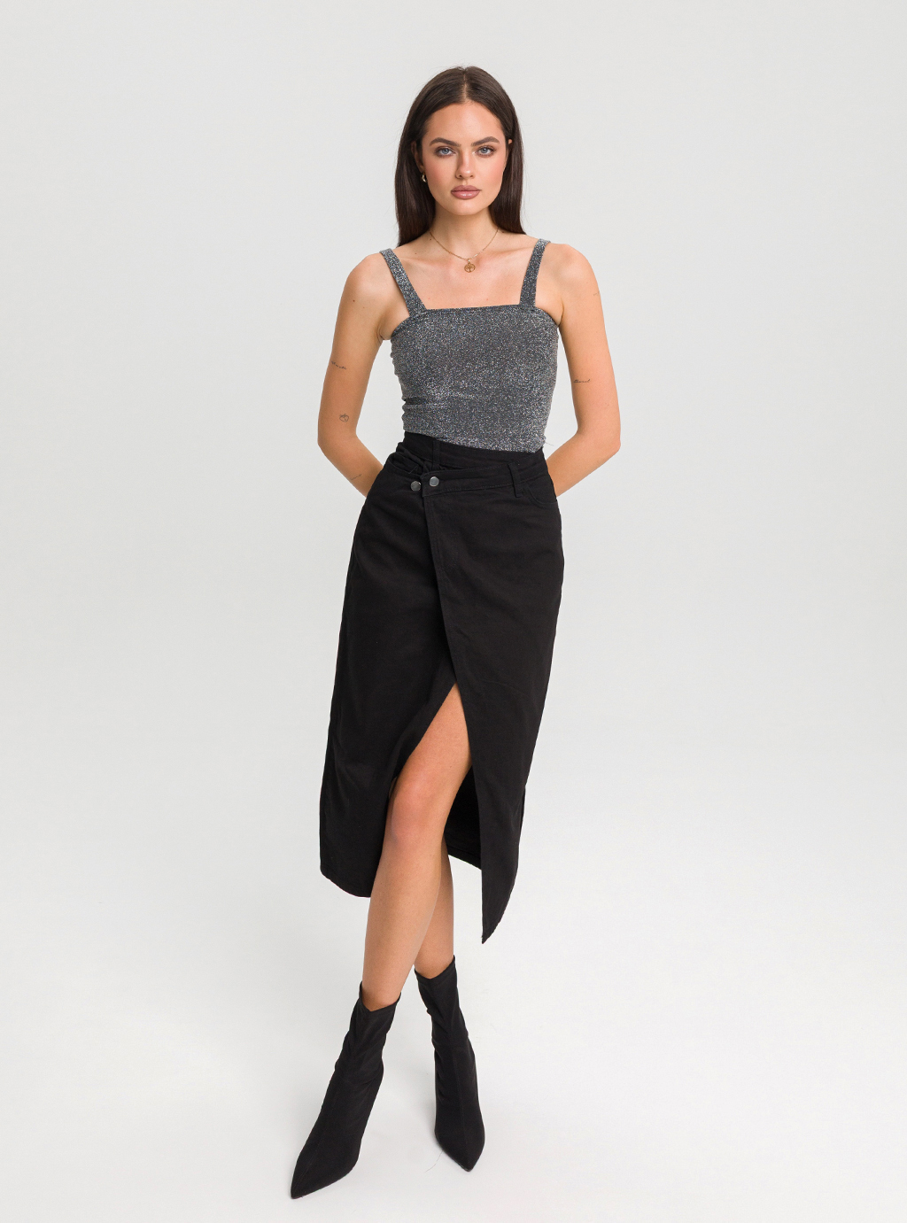 Spódnica „9469” – kopertowy krój z rozcięciem czarna 3