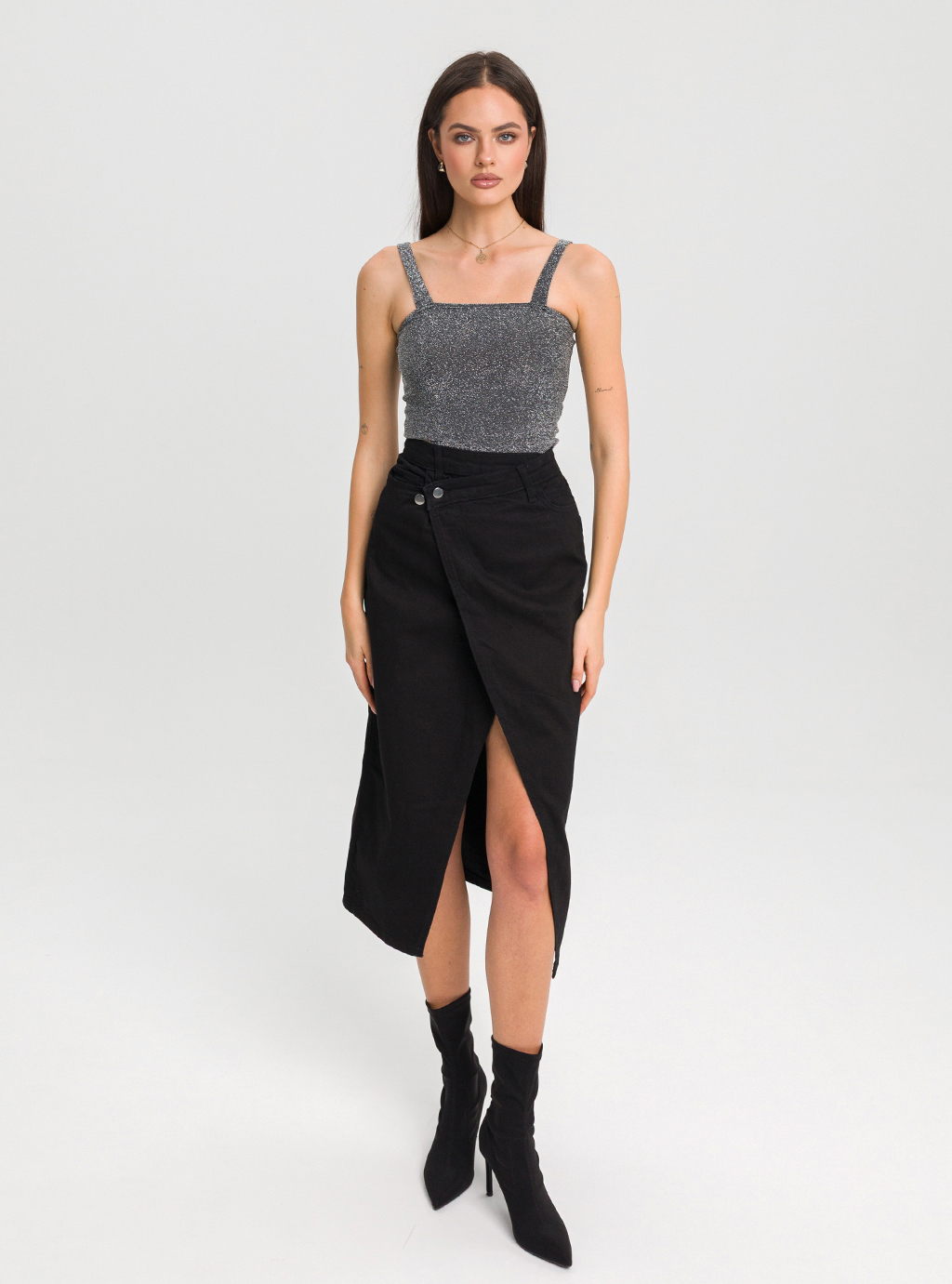 Top Lucci – błyszczący, elastyczny top na ramiączkach srebrny 2