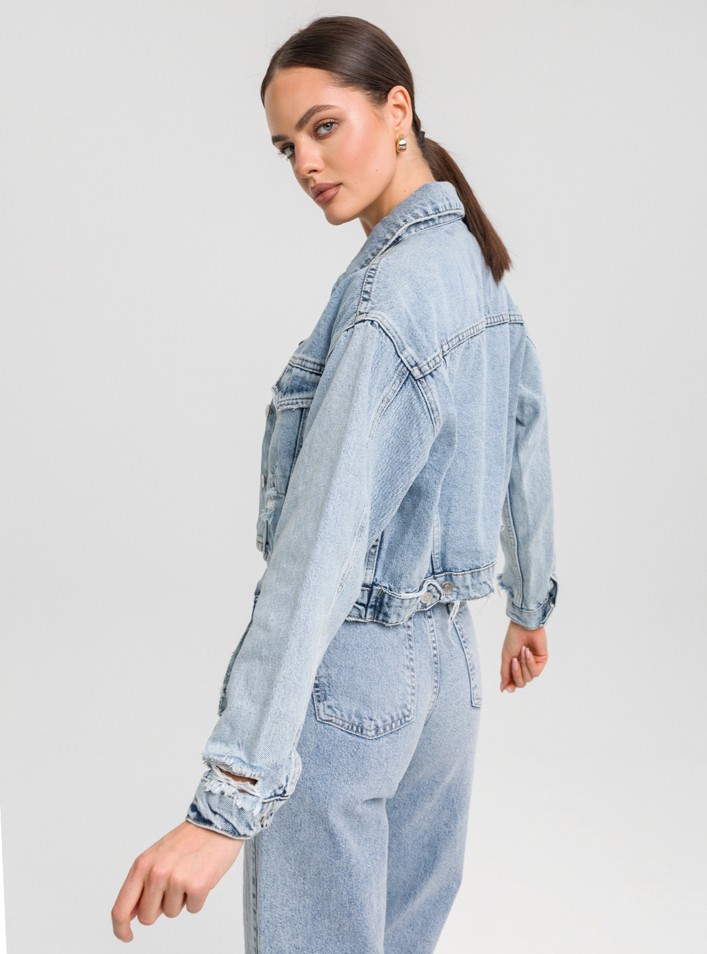 Kurtka Lace – krótka jeansowa klasyka w nowoczesnym wydaniu 6