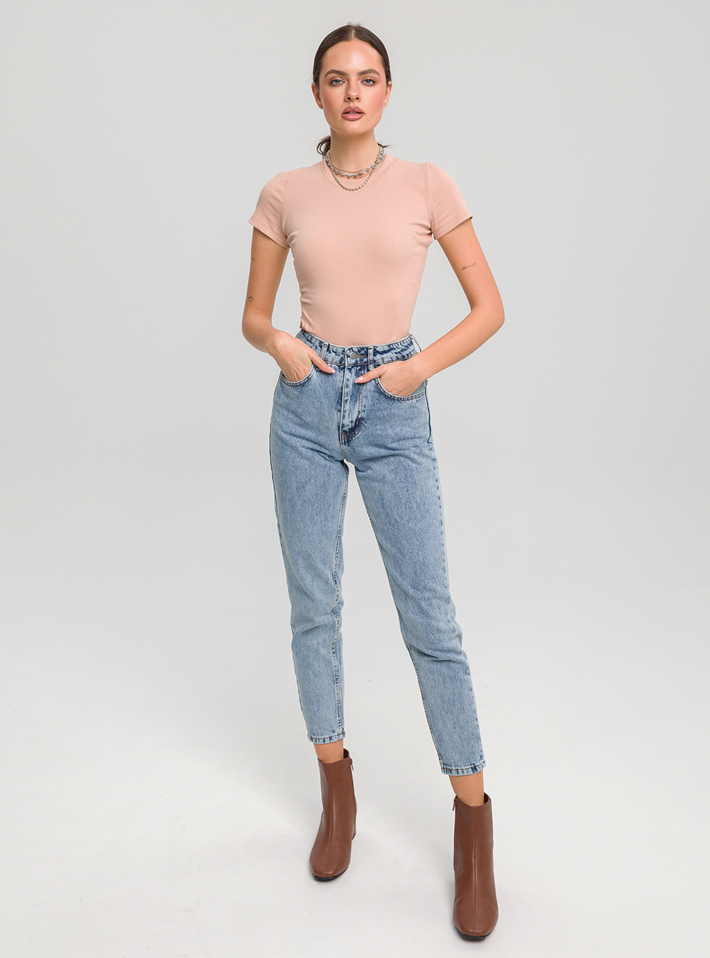 Jeansy damskie Mom Fit 4348 z wysokim stanem 3