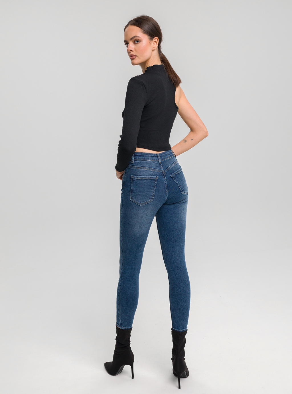 ASYM - Czarny top asymetryczny z jednym rękawem  3