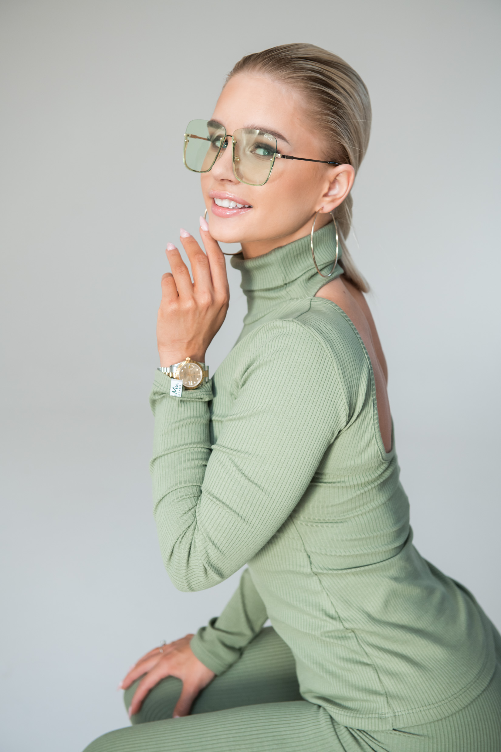 Nasa - dopasowana bluzka z prążkowej dzianiny z długim rękawem i odkrytymi plecami -  Khaki 3