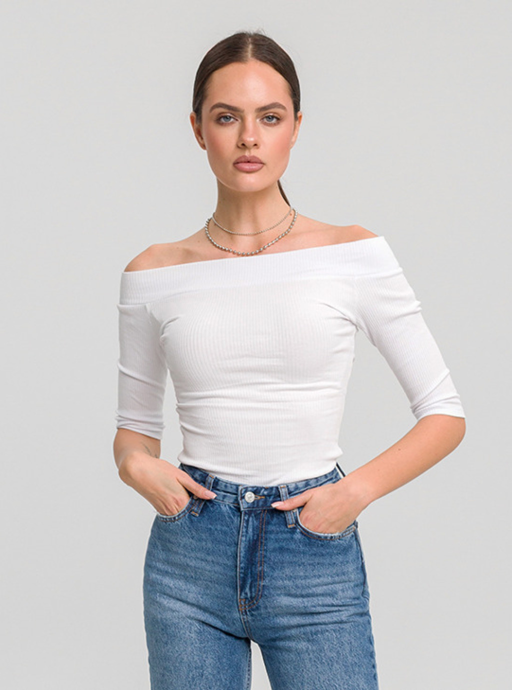 Dopasowana bluzka KOLA SHORT z odkrytymi ramionami biała