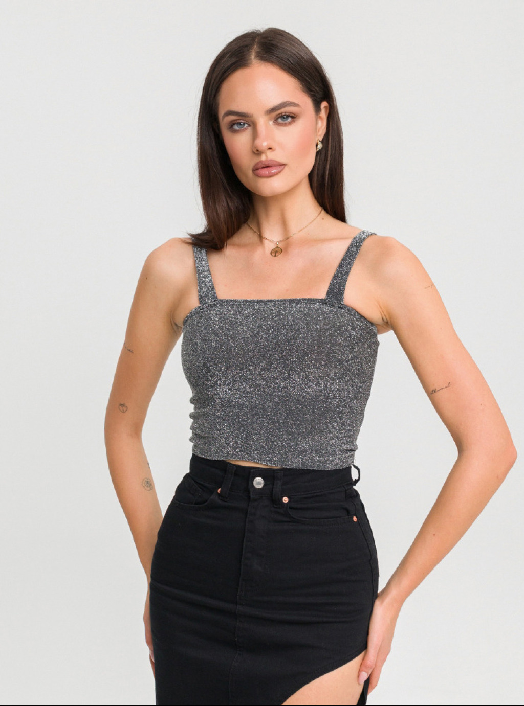 Top Lucci – błyszczący, elastyczny top na ramiączkach srebrny