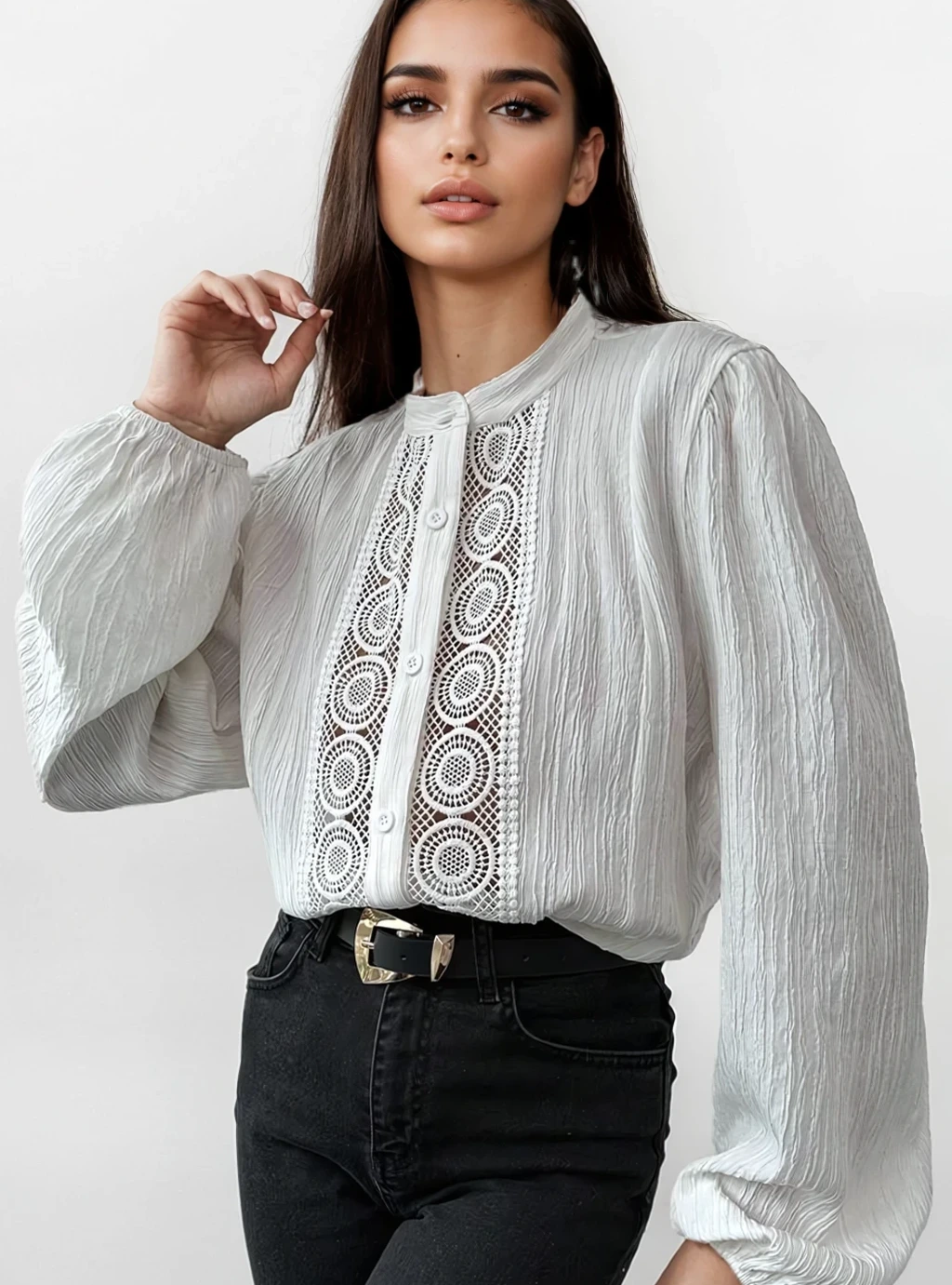 DEMA - bluzka z długim rękawem i koronkowym haftem - biała