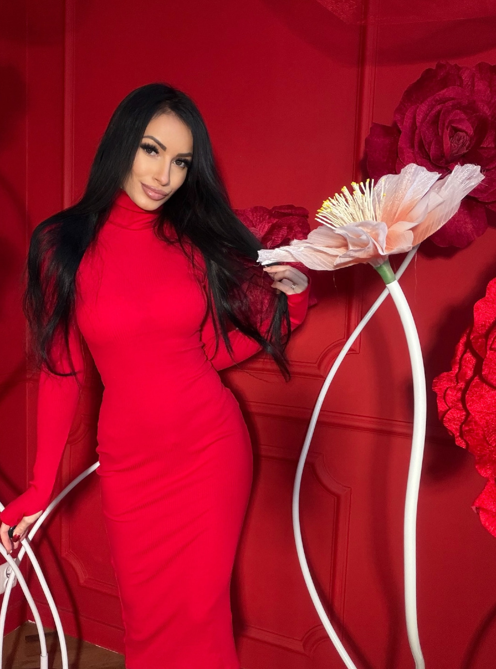 Dolly - dopasowana sukienka z prążkowanej dzianiny z długim rękawem i golfem - czerwona 4