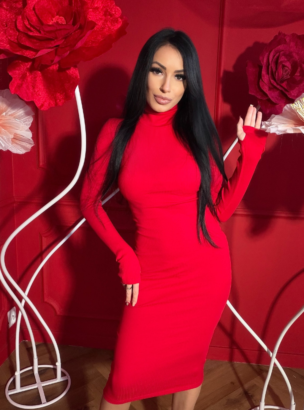 Dolly - dopasowana sukienka z prążkowanej dzianiny z długim rękawem i golfem - czerwona 5